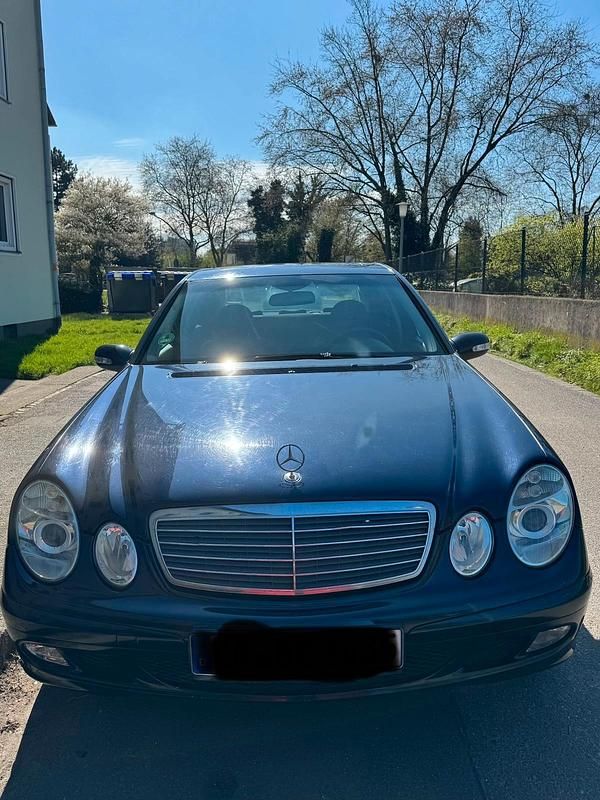 Gebraucht Mercedes E220 150 PS (110 kW) 2002 Blau Limousine