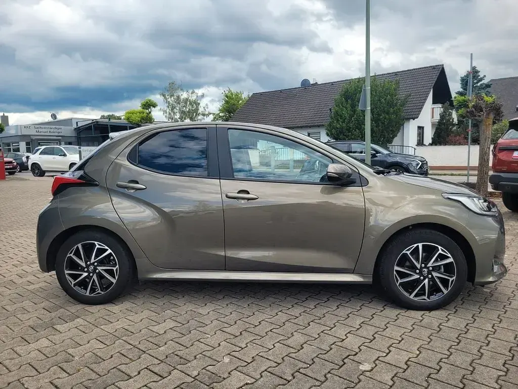 Gebraucht Toyota Yaris Style 125 PS (91 kW) 2023 Braun metallic Kleinwagen