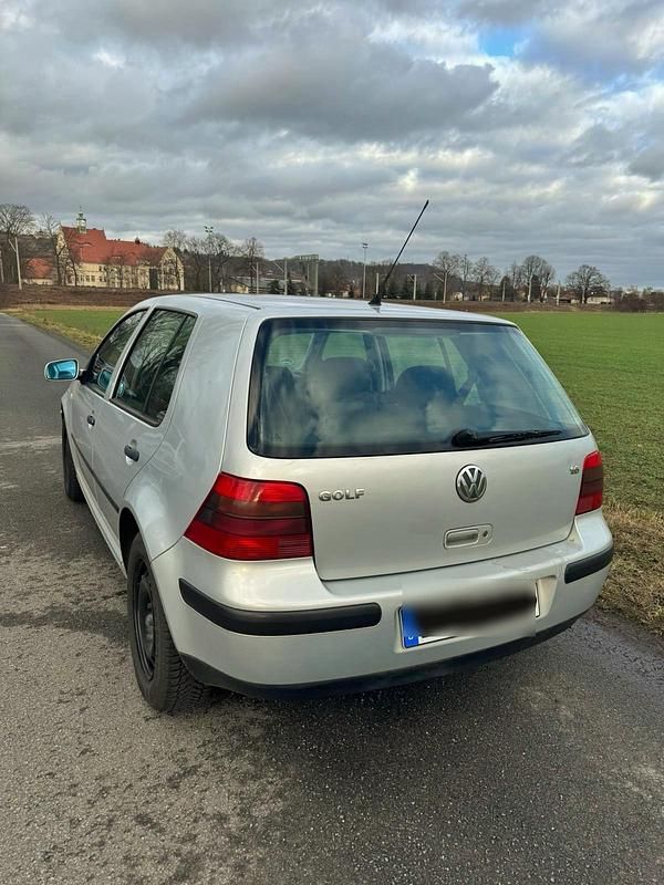 Gebraucht VW Golf IV 100 PS (73 kW) 1998 Silber Kleinwagen