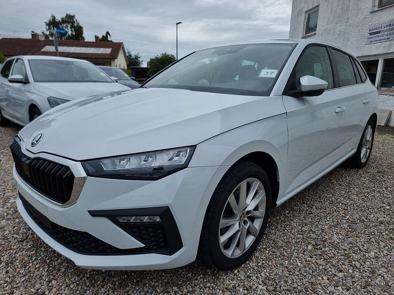 Weiß Gebraucht 2024 Skoda Scala Selection Kleinwagen | 23.490 € (Fairer Preis) - Bild 1/4