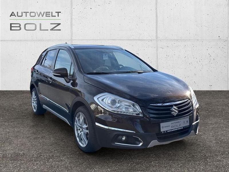 Usado Suzuki SX4 120 HP (88 kW) 2015 Castanho Sedan