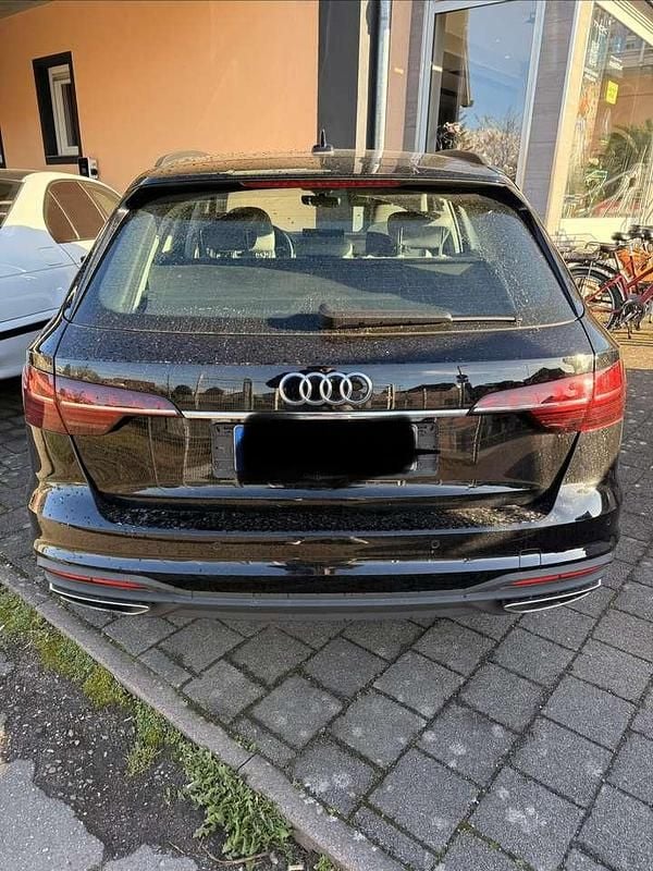 Gebraucht Audi A4 163 PS (119 kW) 2023 Schwarz Kombi