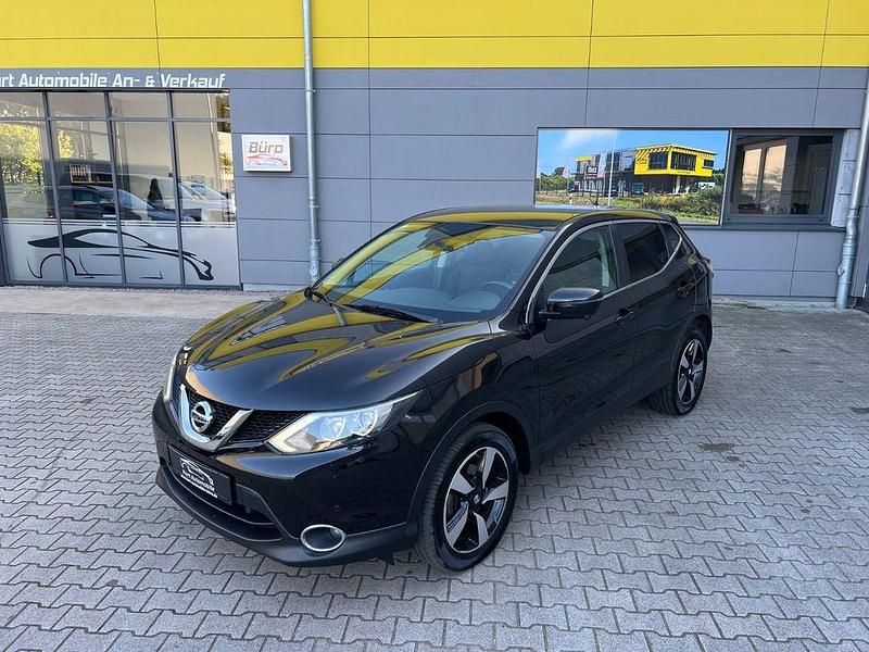 Schwarz Gebraucht 2016 Nissan Qashqai N-Connecta SUV | 11.990 € (Fairer Preis) - Bild 1/4