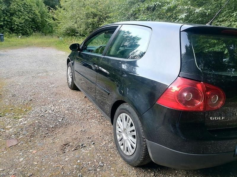 Schwarz Gebraucht 2005 VW Golf IV Comfortline Limousine | 1.200 € (Superpreis) - Bild 1/4