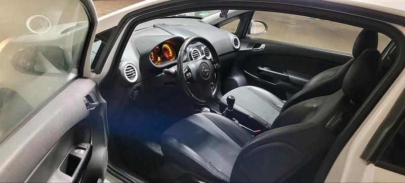 Gebraucht Opel Corsa 80 PS (58 kW) 2009 Weiß Kleinwagen