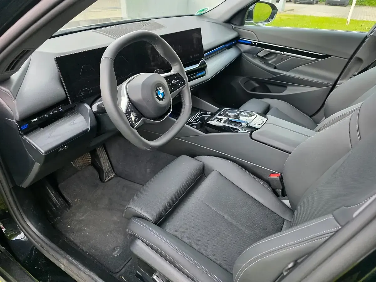 Second-hand BMW 520 190 CP (139 kW) 2024 Negru Berlinǎ
