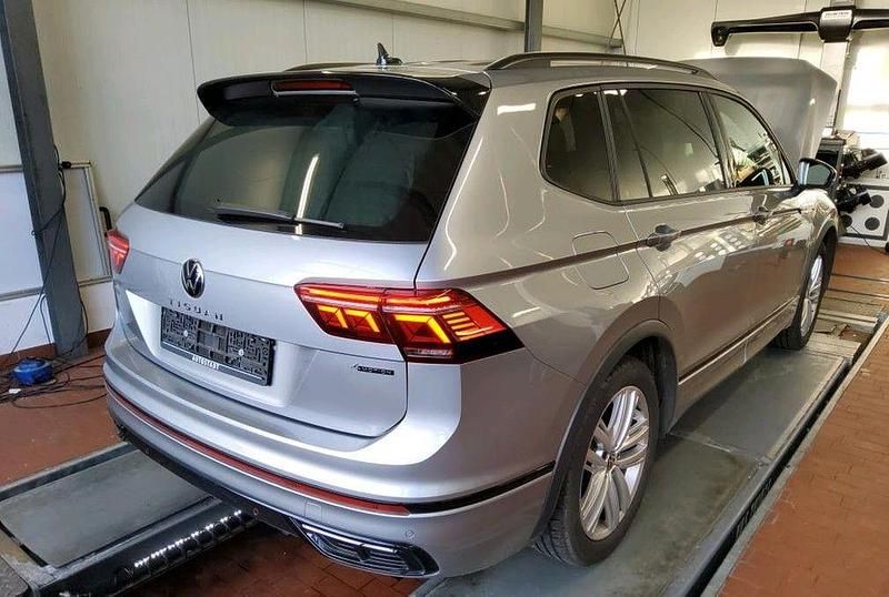 Gebraucht VW Tiguan Allspace Style 190 PS (139 kW) 2022 Pyrit silber metallic SUV