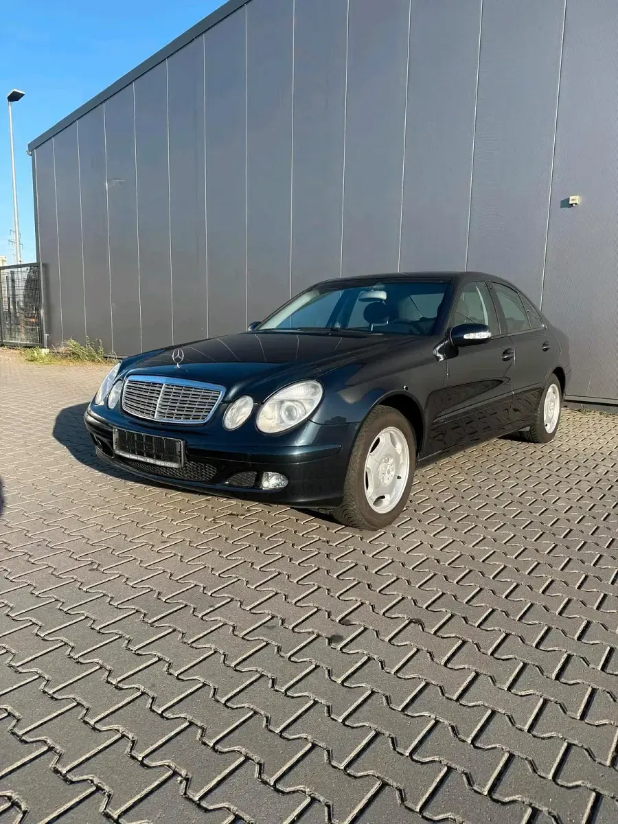 Gebraucht Mercedes E240 177 PS (130 kW) 2003 Schwarz Limousine