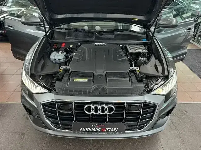 Second-hand Audi Q8 Advanced 286 CP (210 kW) 2019 Gri SUV