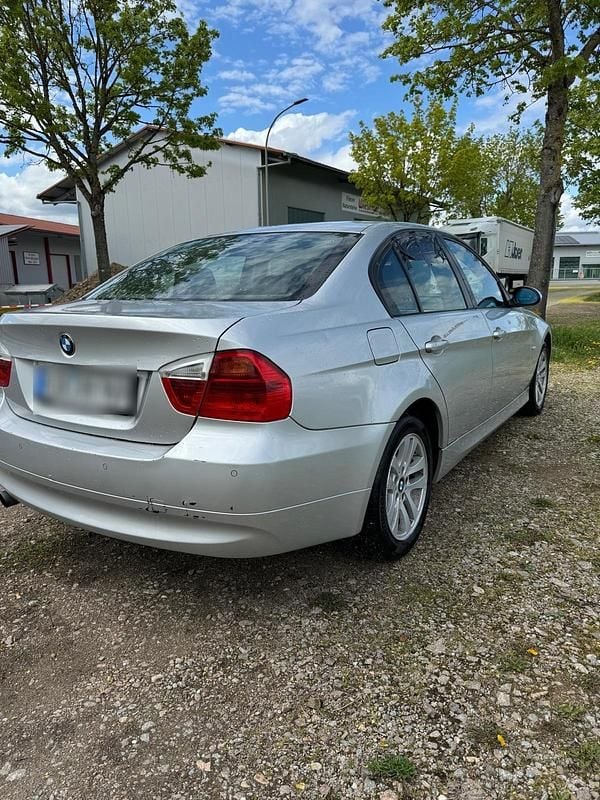 Second-hand BMW 320 150 CP (110 kW) 2007 Argintiu Berlinǎ