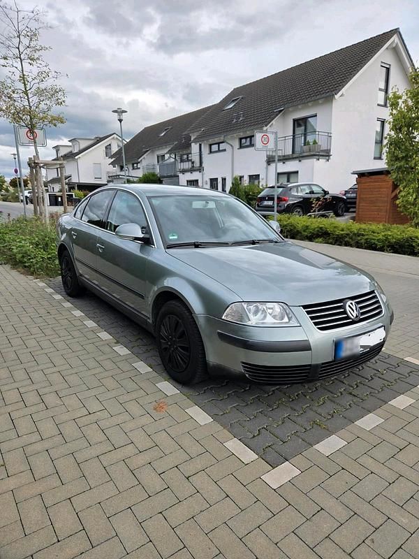 Usata VW Passat 101 CV (74 kW) 2004 Andere farben Berlina