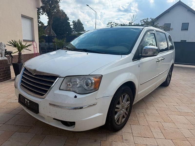 Weiß Gebraucht 2008 Chrysler Grand Voyager Van / Kleinbus | 3.900 € - Bild 1/4
