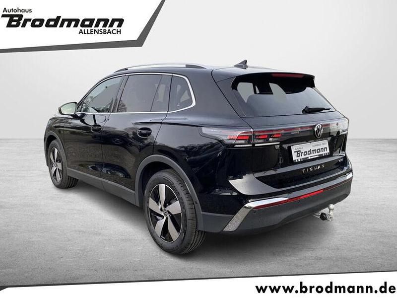 Neu VW Tiguan Elegance 150 PS (110 kW) 2025 Grenadillschwarz metallic SUV