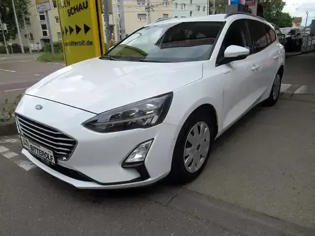 Używany Ford Focus 120 KM (88 kW) 2020 Biały Sedan/Limuzyna