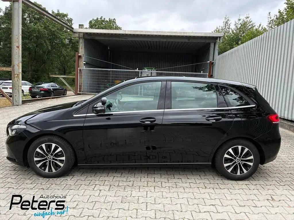 Gebraucht Mercedes B180 116 PS (85 kW) 2021 Schwarz Kleinwagen