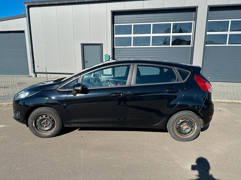 Gebraucht Ford Fiesta 82 PS (60 kW) 2017 Schwarz Kleinwagen