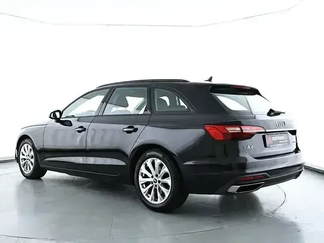 Gebraucht Audi A4 Basis 163 PS (119 kW) 2022 Schwarz Kombi