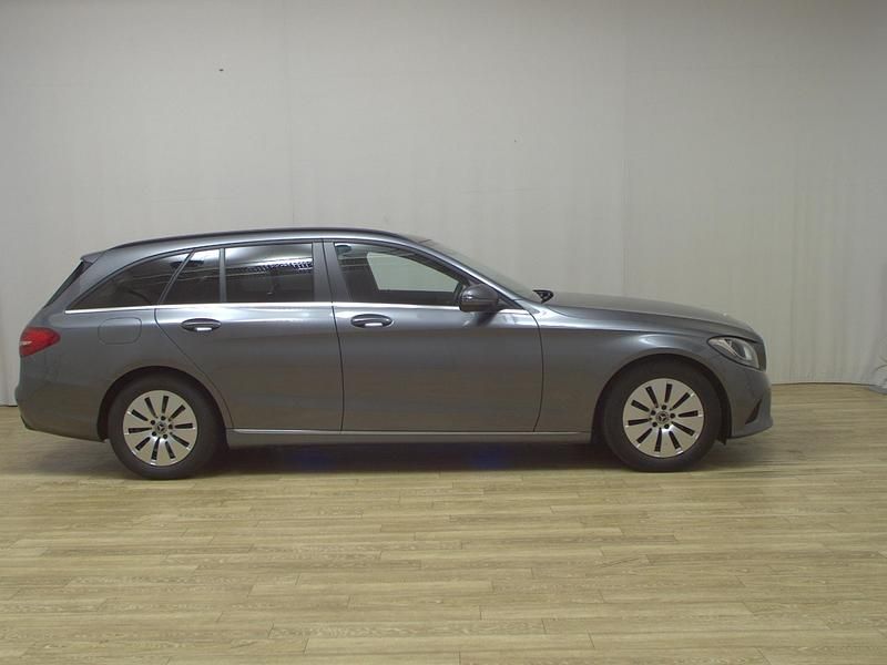Grau Gebraucht 2020 Mercedes C220 Kombi | 16.680 € (Superpreis) - Bild 1/4