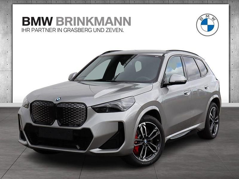 Spacesilber Neu 2025 BMW iX1 M Sport SUV | 50.940 € (Fairer Preis) - Bild 1/4