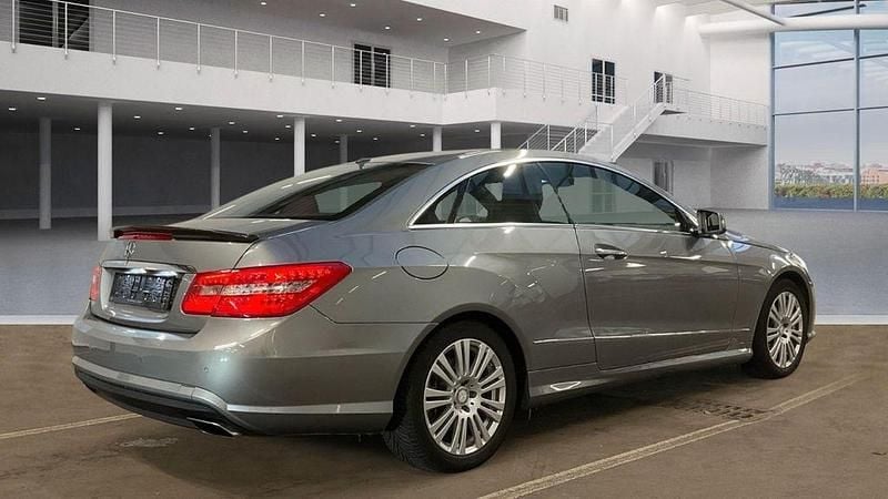 Gebraucht Mercedes E500 Avantgarde 387 PS (284 kW) 2011 Silber Coupé