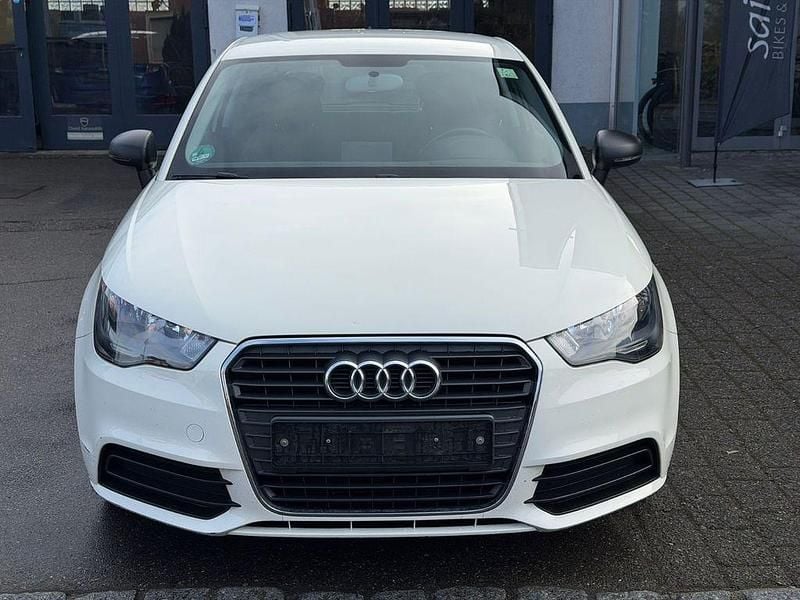 Gebraucht Audi A1 Attraction 86 PS (63 kW) 2011 Weiß Kleinwagen