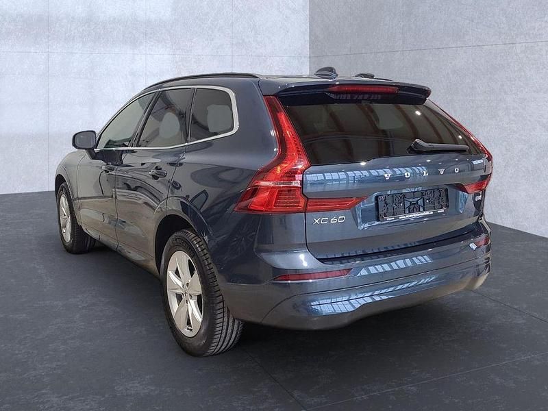 Gebraucht Volvo XC60 Core 197 PS (144 kW) 2022 Denim blue (metallic) SUV