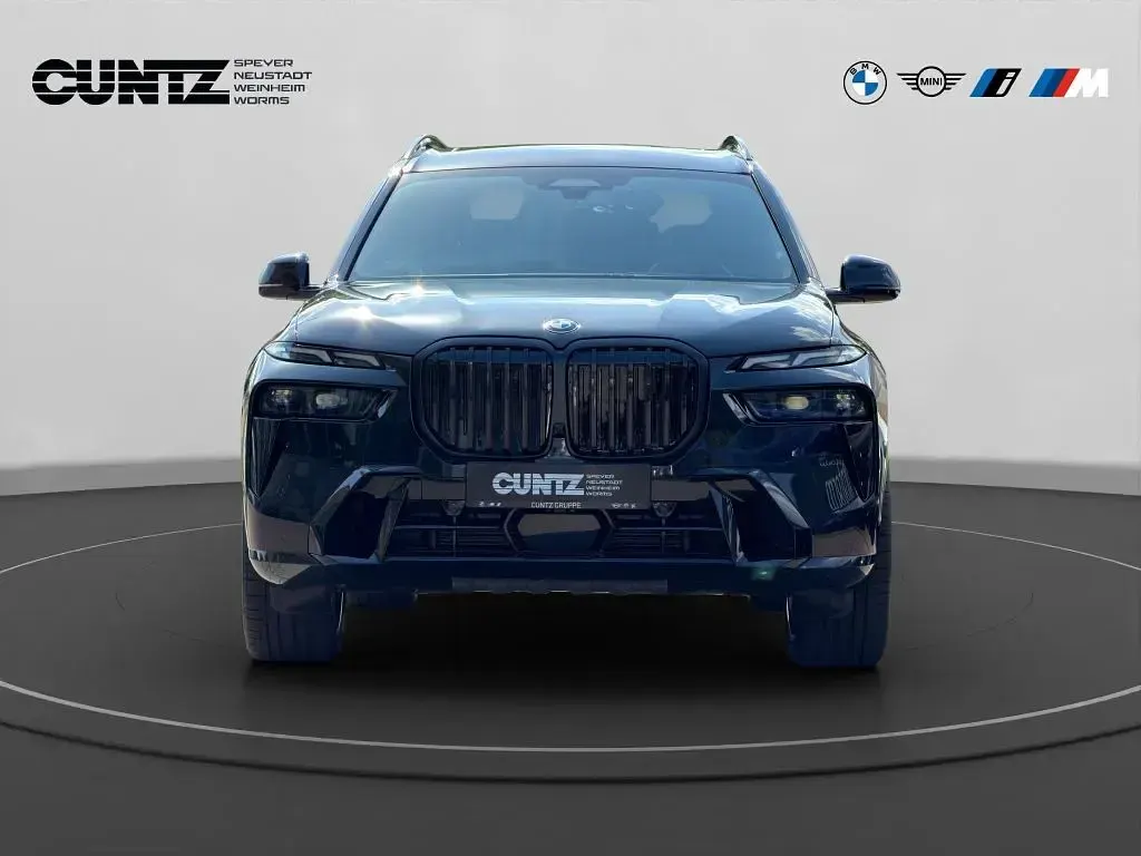 Neu BMW X7 M Sport 352 PS (258 kW) 2026 Grau SUV