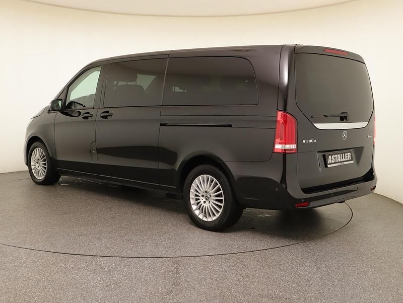Gebraucht Mercedes V300 Avantgarde Edition 237 PS (174 kW) 2024 Obsidianschwarz Van / Kleinbus