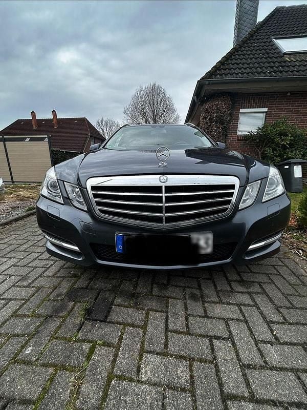 Gebraucht Mercedes E220 Avantgarde 170 PS (125 kW) 2010 Grau Kombi