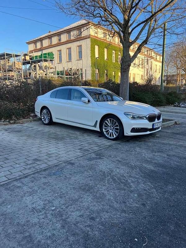 Gebraucht 2016 BMW 750 Limousine | 34.000 € - Bild 1/4