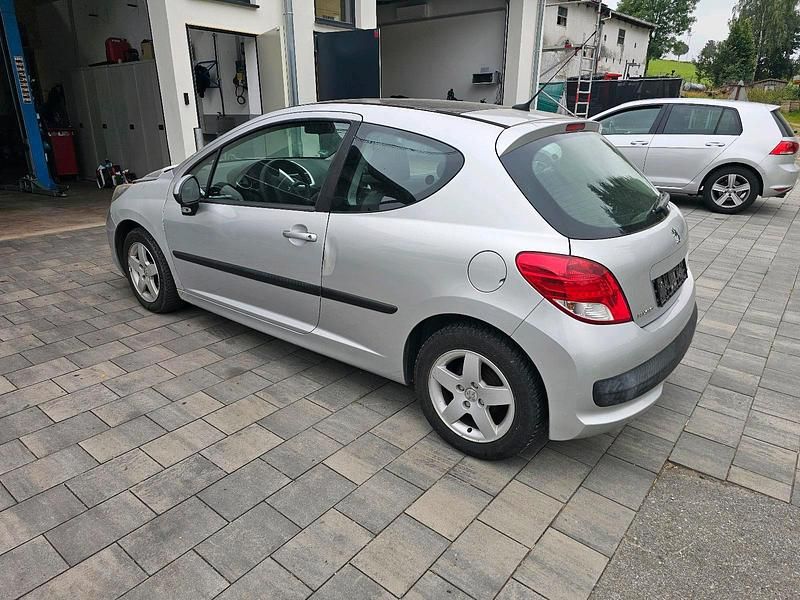 Gebraucht 2010 Peugeot 207 Limousine | 750 € (Guter Preis) - Bild 1/4