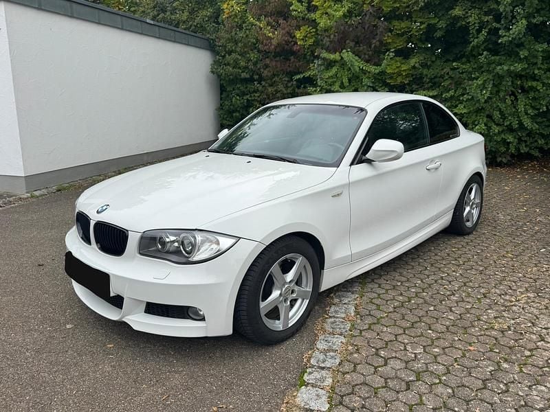 Weiß Gebraucht 2010 BMW 120 Coupé M Sport Coupé | 5.300 € (Superpreis) - Bild 1/4
