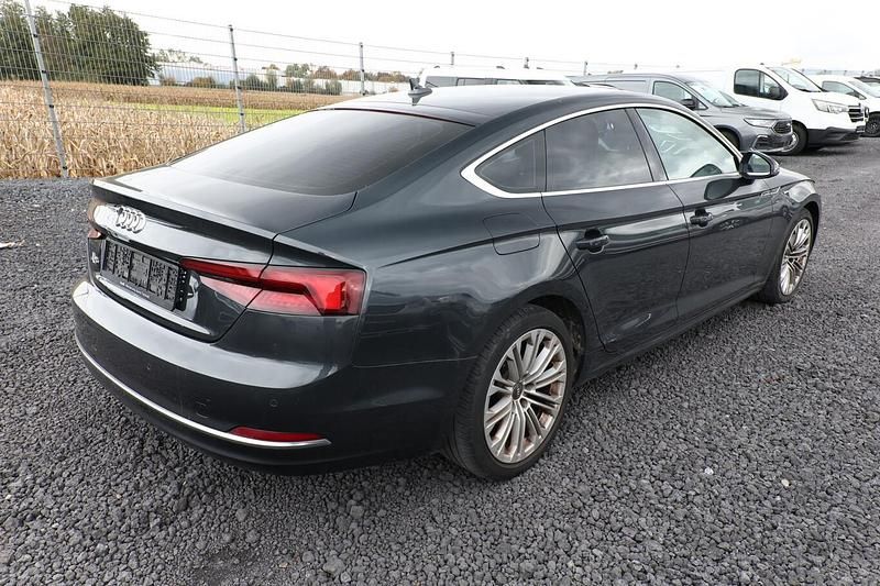 Gebraucht Audi A5 Sportback Sport 150 PS (110 kW) 2019 Metallic Kleinwagen
