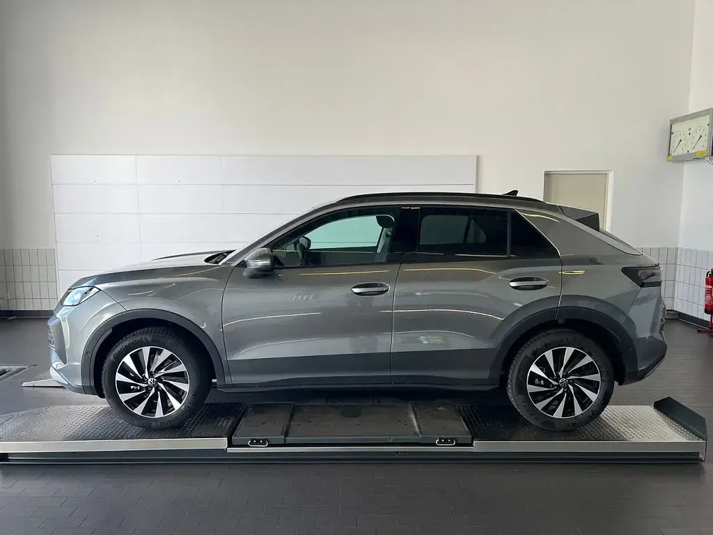 Neu VW T-Roc Life 150 PS (110 kW) 2026 Grau SUV