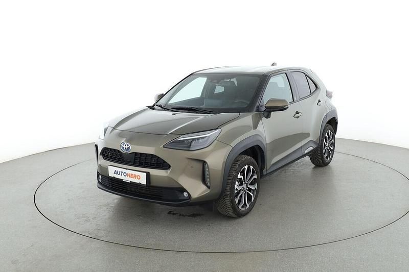 Grün Gebraucht 2023 Toyota Yaris Cross Team SUV | 26.070 € (Fairer Preis) - Bild 1/3