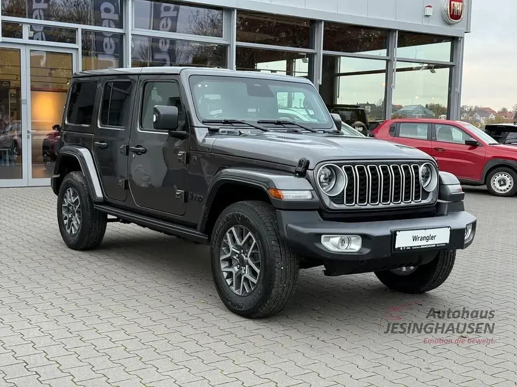 Neu Jeep Wrangler Sahara 272 PS (200 kW) 2025 Grau SUV