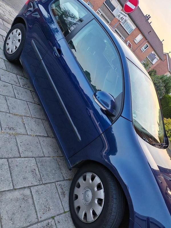 Blau Gebraucht 2005 VW Golf V Kleinwagen | 1.200 € (Guter Preis) - Bild 1/3