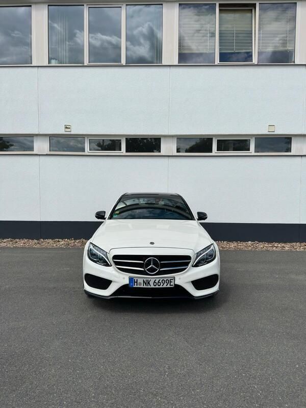 Weiß Gebraucht 2017 Mercedes C350e AMG Limousine | 23.499 € (Guter Preis) - Bild 1/4