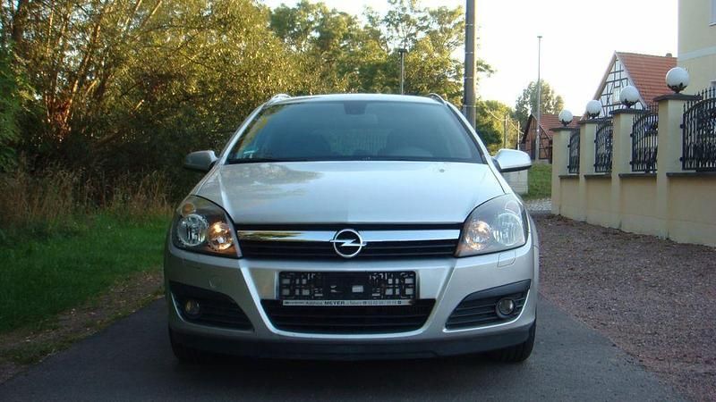 Gebraucht Opel Astra Innovation 90 PS (66 kW) 2006 Silber Kombi
