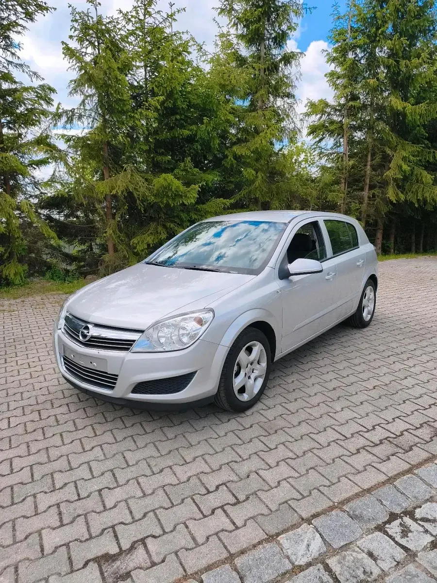 Gebraucht Opel Astra 116 PS (85 kW) 2009 Silber Limousine