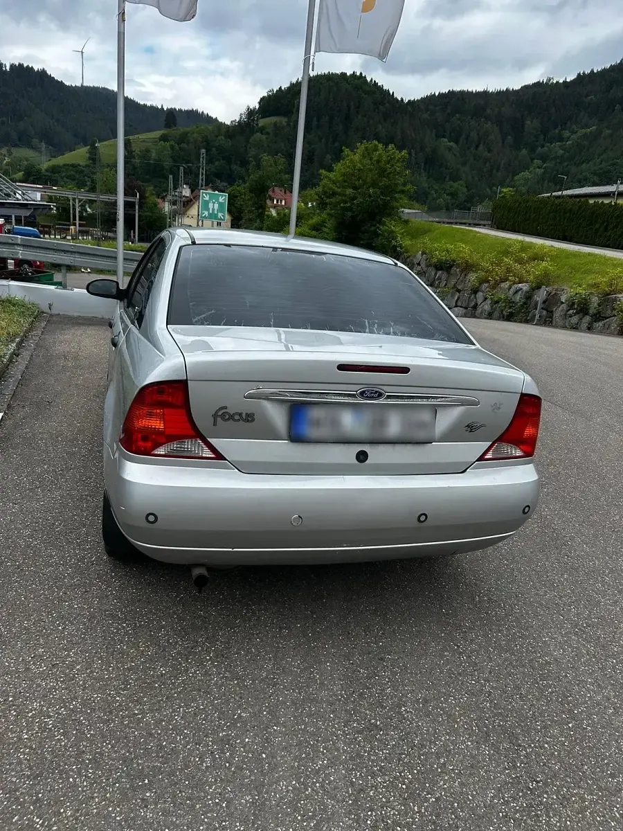 Gebraucht Ford Focus 101 PS (74 kW) 1999 Grau Kleinwagen