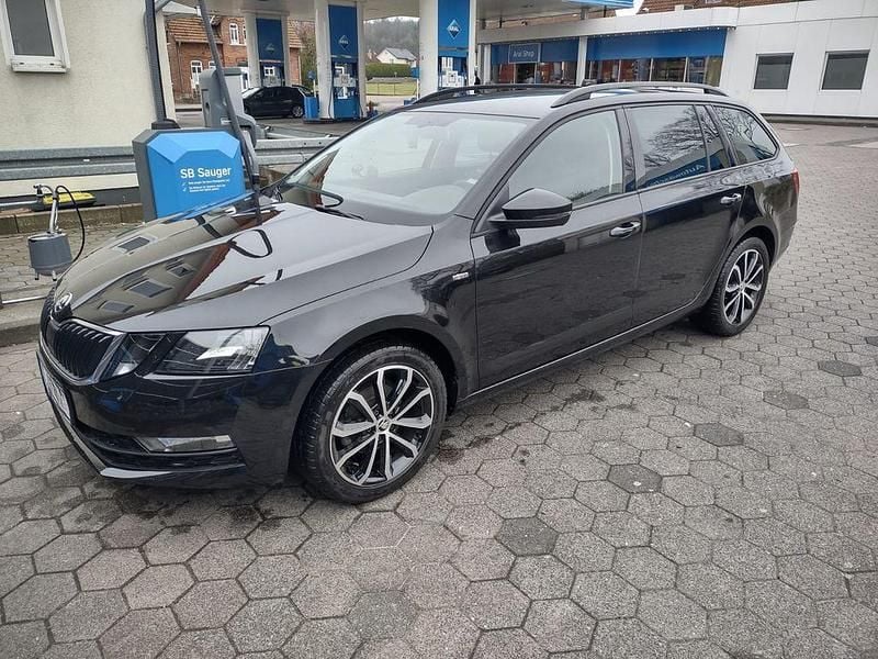 Schwarz Gebraucht 2019 Skoda Octavia Soleil Kombi | 14.990 € (Fairer Preis) - Bild 1/4