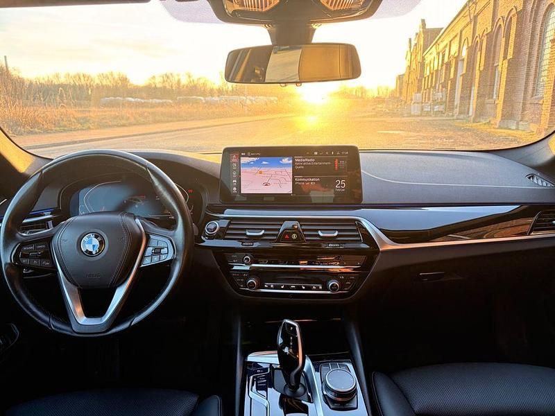 Gebraucht BMW 520 Shadowline 190 PS (139 kW) 2021 Grau Kombi