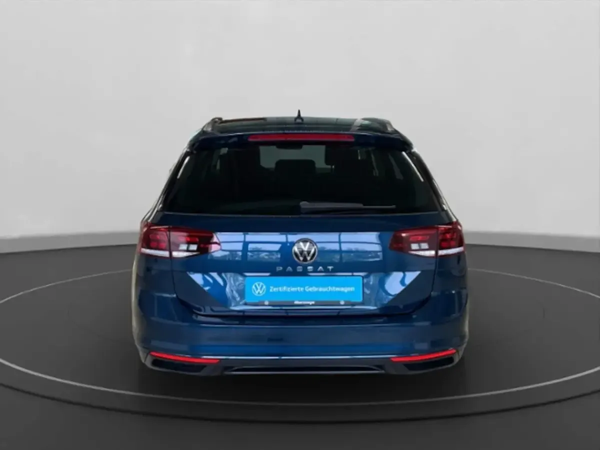 Gebraucht VW Passat Business 150 PS (110 kW) 2023 Blau Kombi