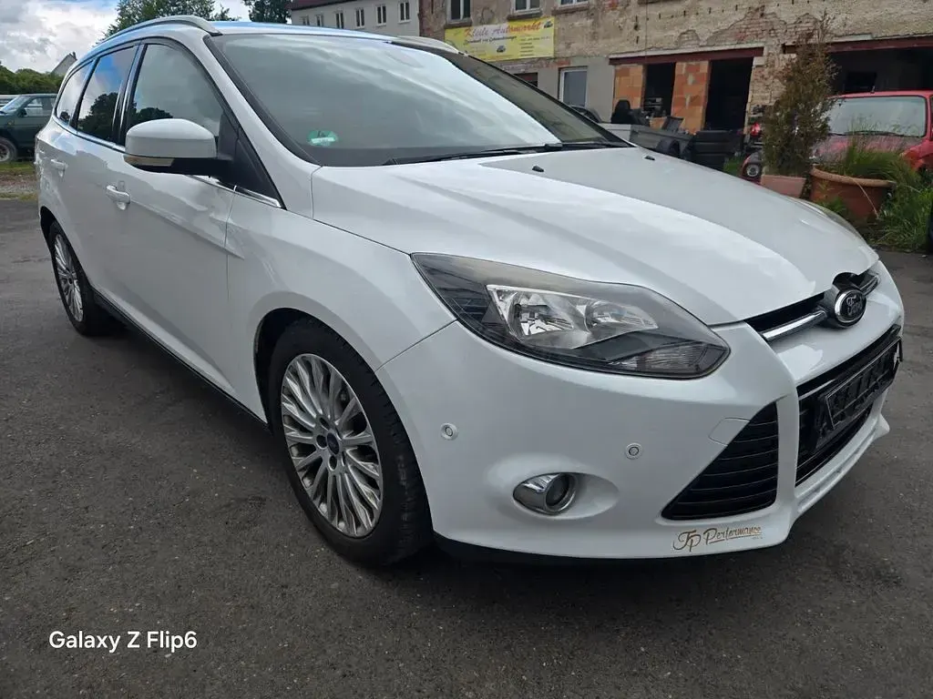Gebraucht Ford Focus Titanium 150 PS (110 kW) 2012 Weiß Limousine