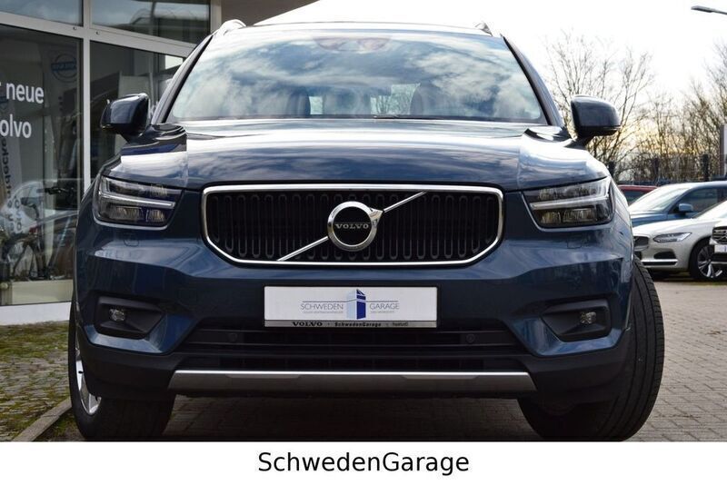 Denim blue / metallic Gebraucht 2021 Volvo XC40 Momentum SUV | 31.900 € (Fairer Preis) - Bild 1/4