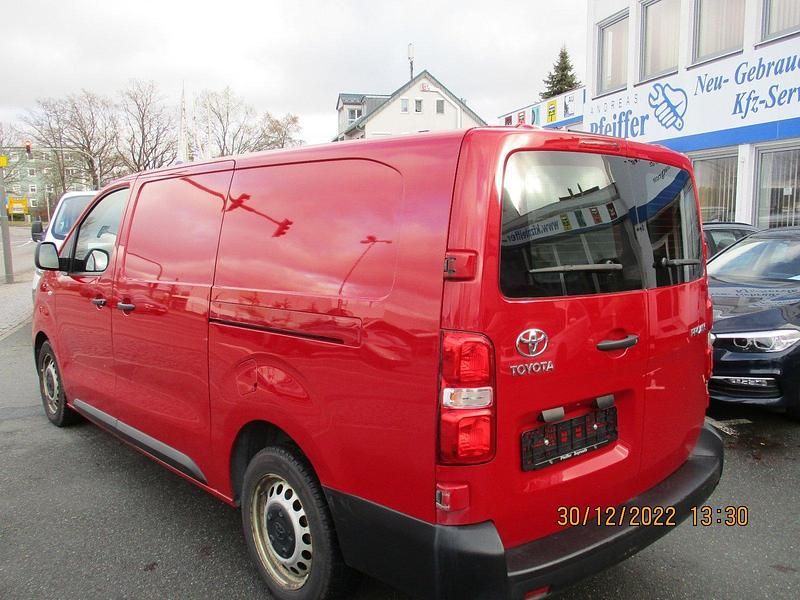 Gebraucht Toyota Proace Verso 150 PS (110 kW) 2019 Rot Kombi