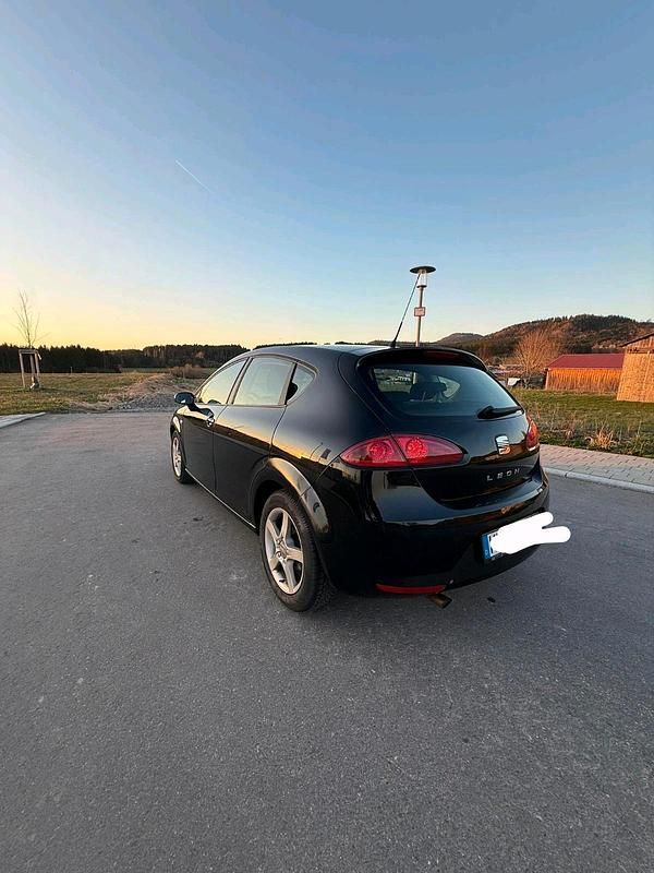 Second-hand Seat Leon 102 CP (75 kW) 2006 Negru Hatchback