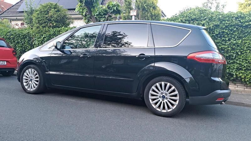 Schwarz Gebraucht 2012 Ford S-MAX S Van / Kleinbus | 7.900 € (Etwas zu teuer) - Bild 1/4