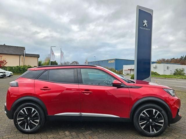 Gebraucht Peugeot e-2008 Allure 100 kW (136 PS) 2020 Elixierrot (metallic) SUV